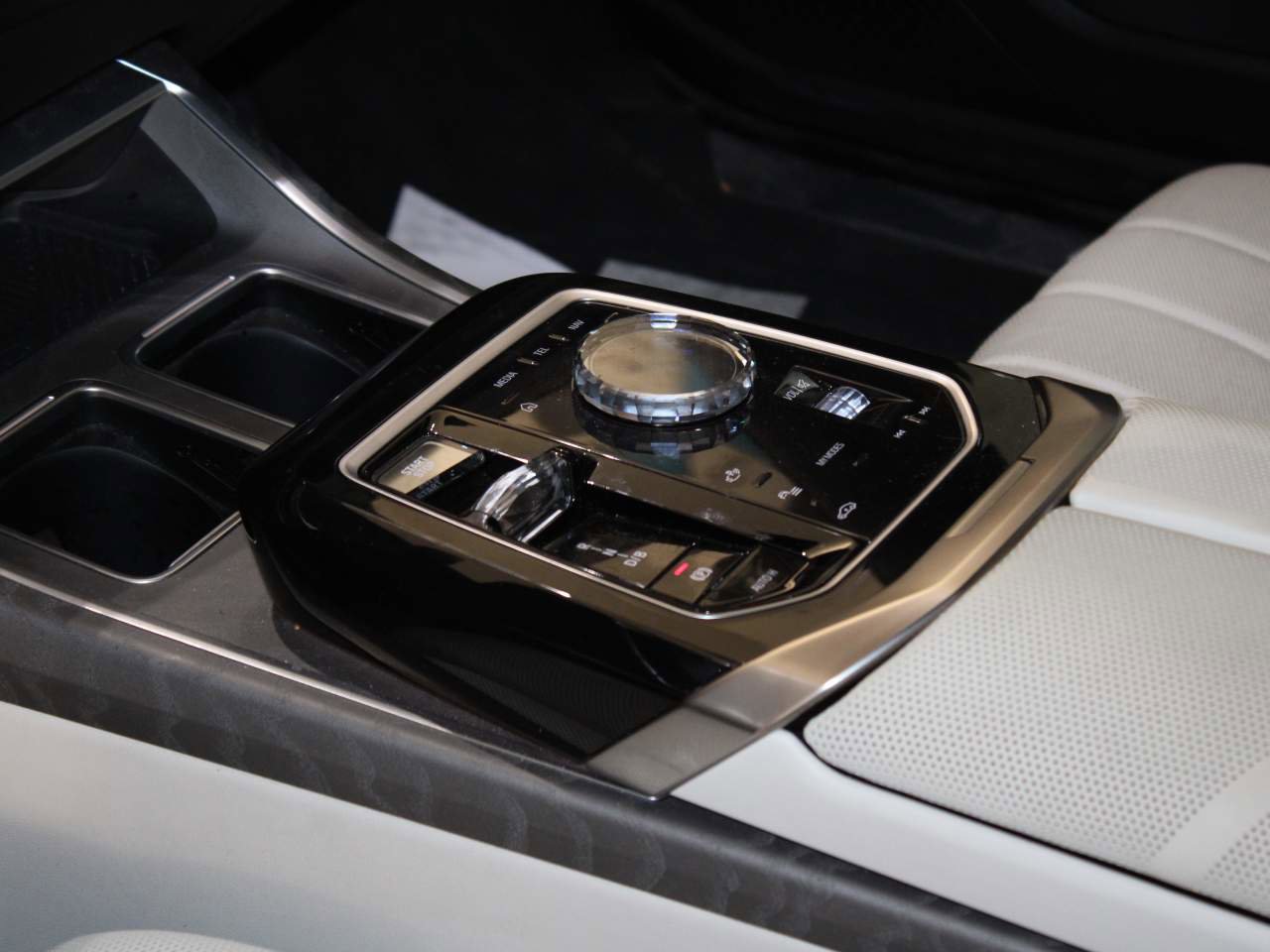 Certified 2023 BMW i7 xDrive60 AWD/4WD image 10