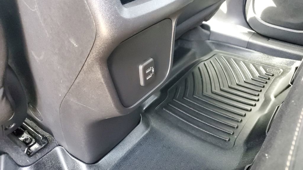 Used 2021 GMC Terrain SLE w/ Driver Convenience Package image 24