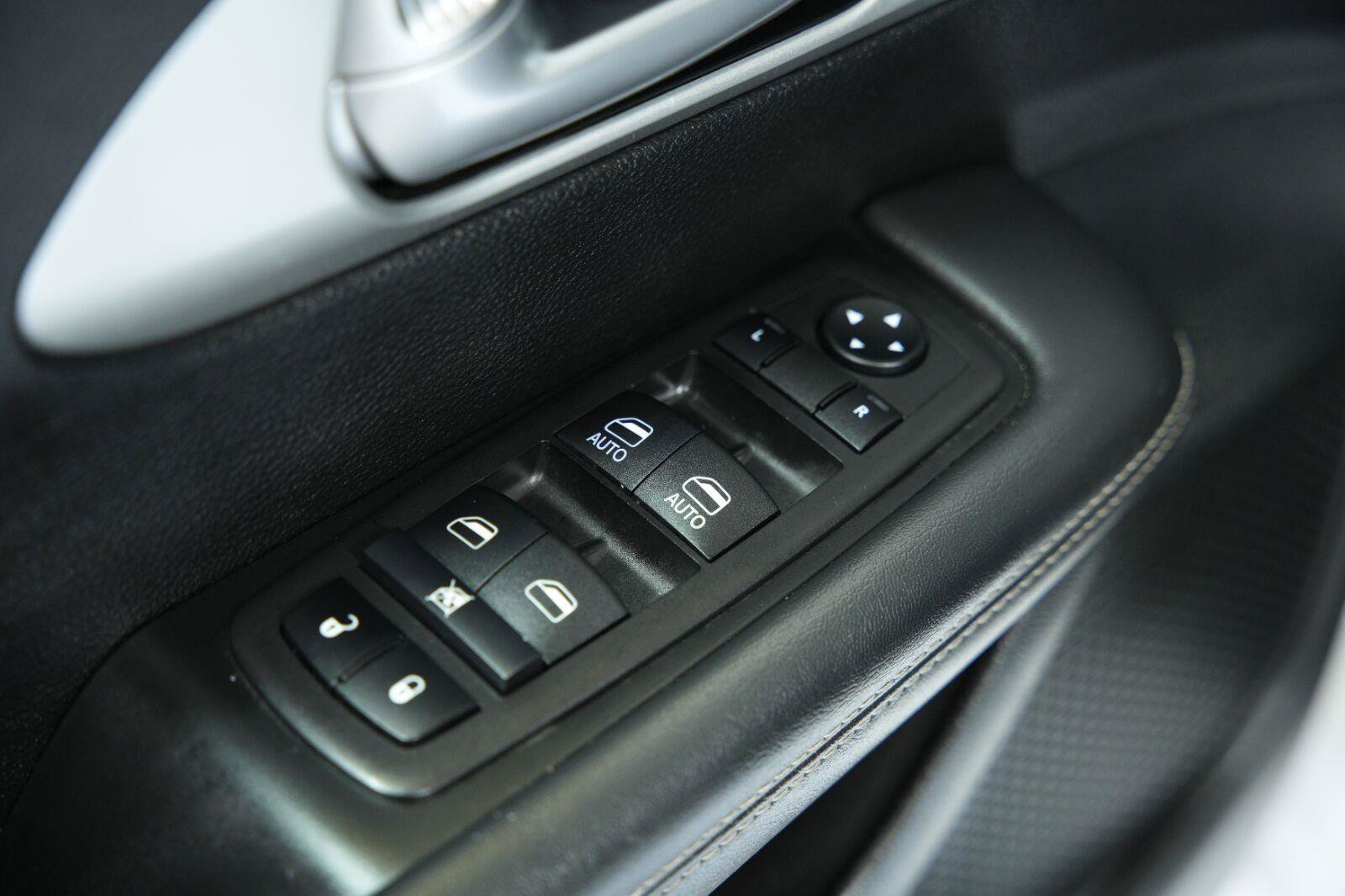 Used 2024 Chrysler Pacifica Limited FWD image 32