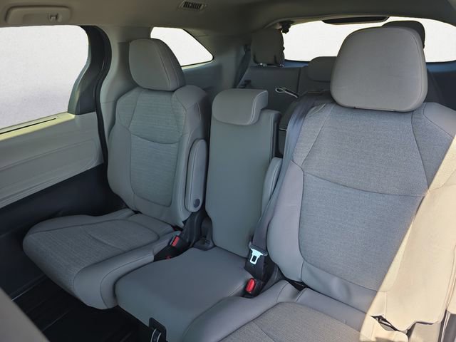 Used 2024 Toyota Sienna LE FWD image 13