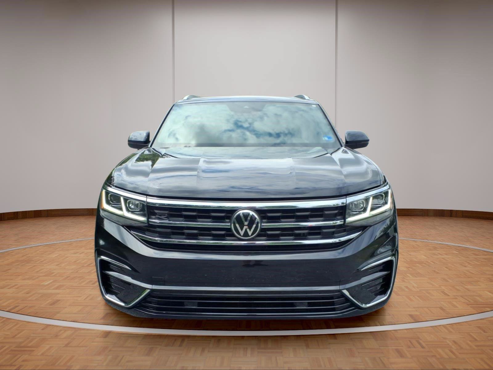 Used 2022 Volkswagen Atlas Cross Sport SEL R-Line AWD/4WD image 2