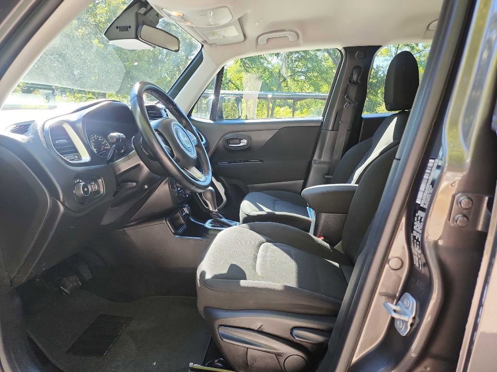 Used 2018 Jeep Renegade Latitude image 15
