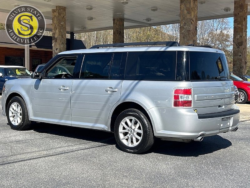 Used 2019 Ford Flex SE image 4