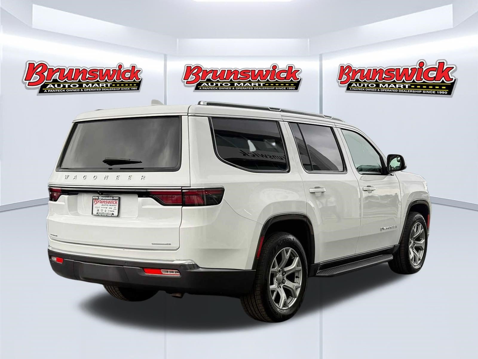 Used 2022 Jeep Wagoneer Series II AWD/4WD image 4
