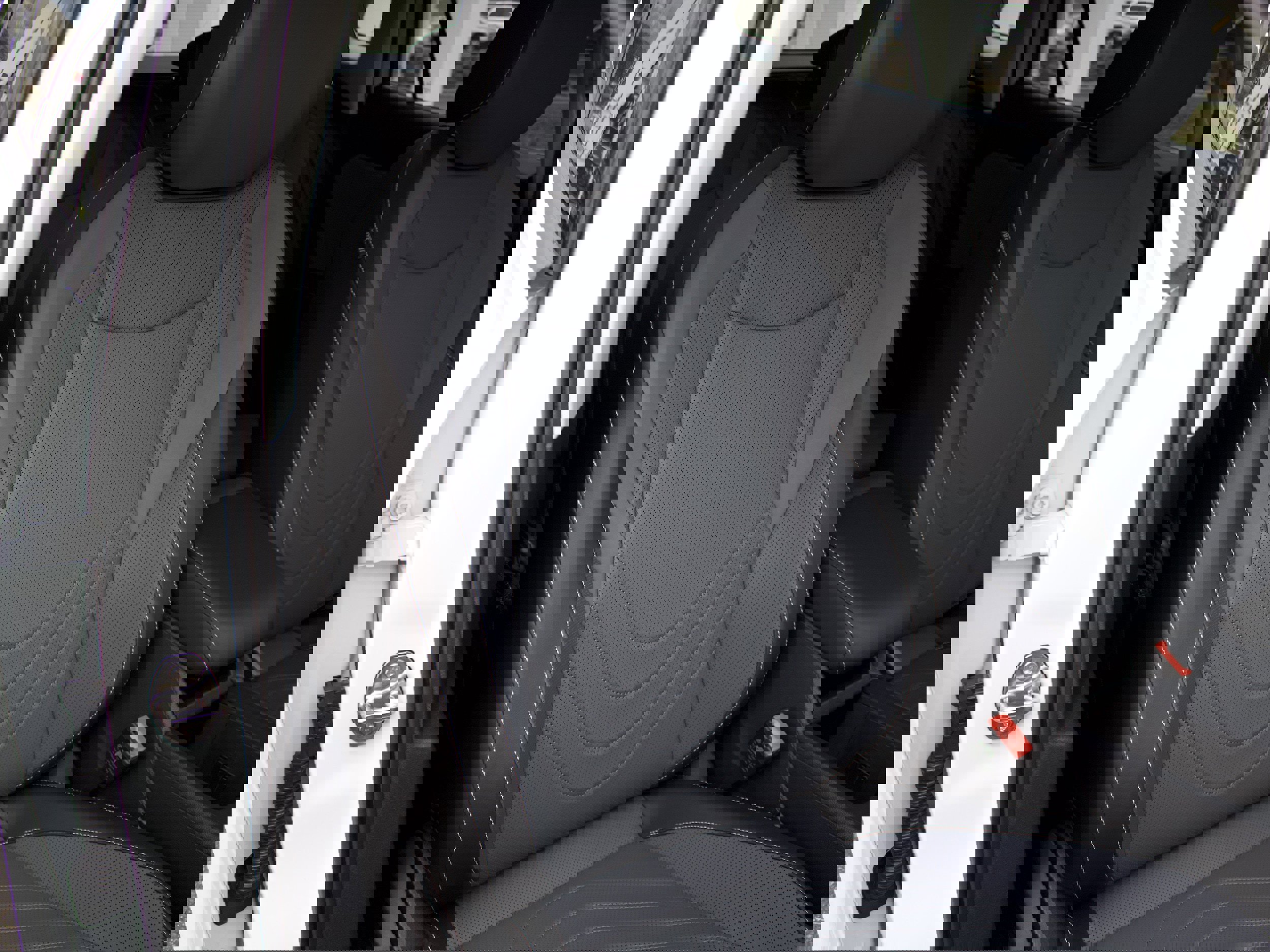 New 2025 Volkswagen Tiguan SE image 36