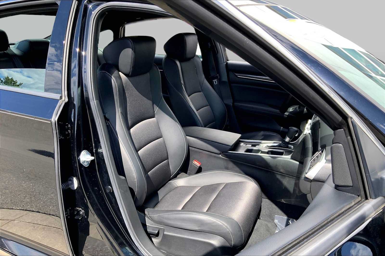Used 2022 Honda Accord Sport image 8