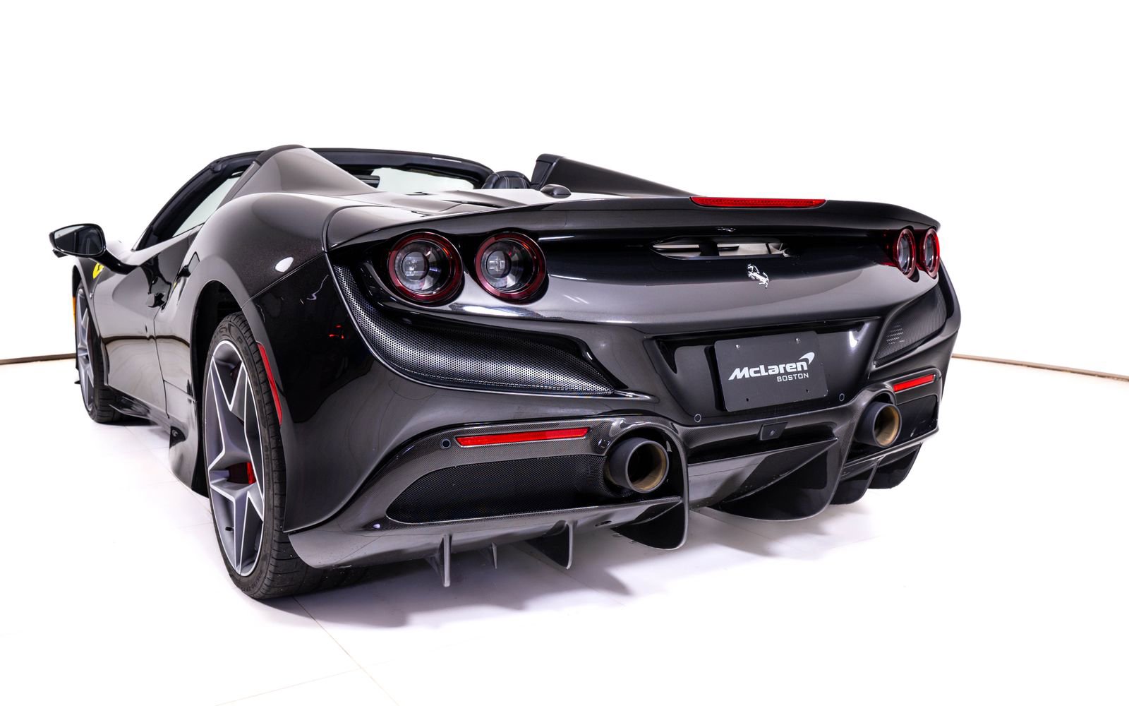 Used 2021 Ferrari F8 Tributo image 12