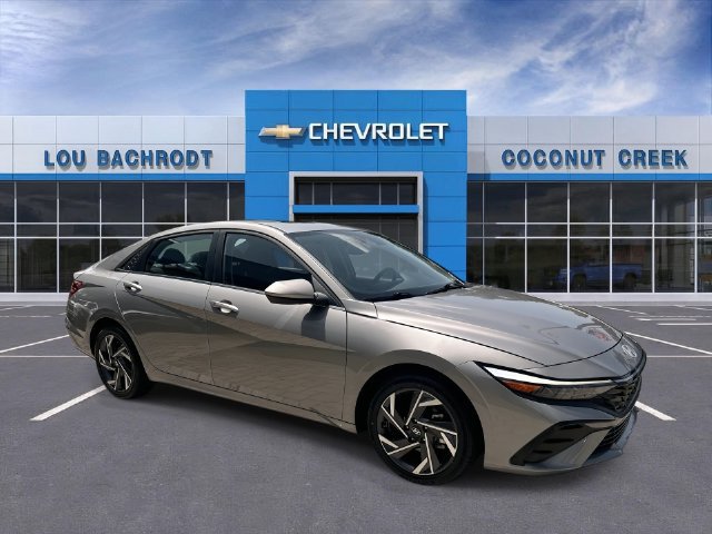 Used 2025 Hyundai Elantra SEL FWD image 2