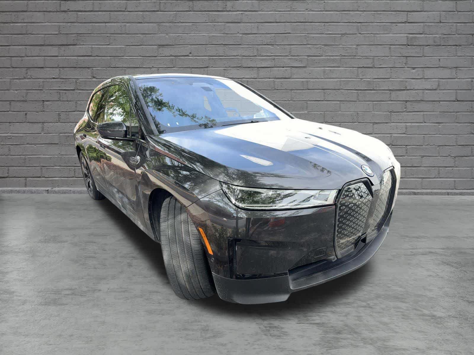 Used 2024 BMW iX xDrive50 w/ Premium Package AWD/4WD image 2