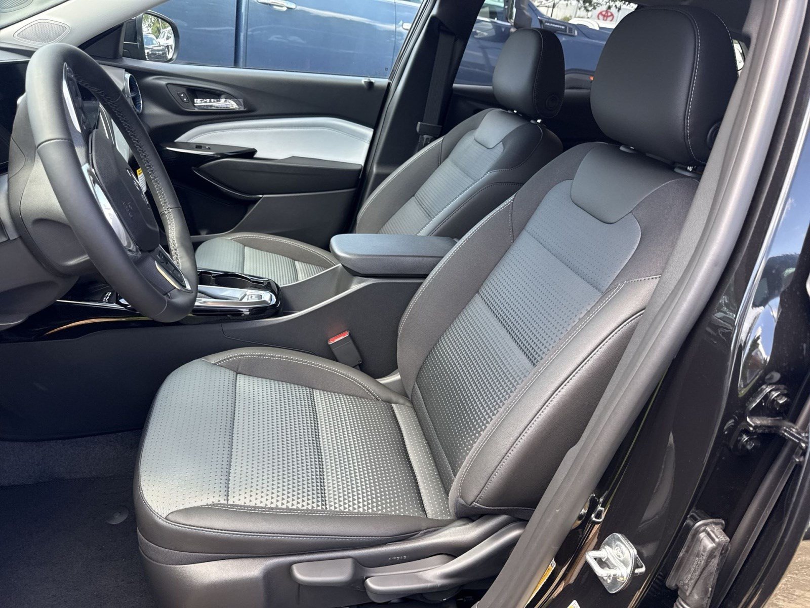 New 2026 Chevrolet Trax LT w/ Sunroof Package FWD image 10