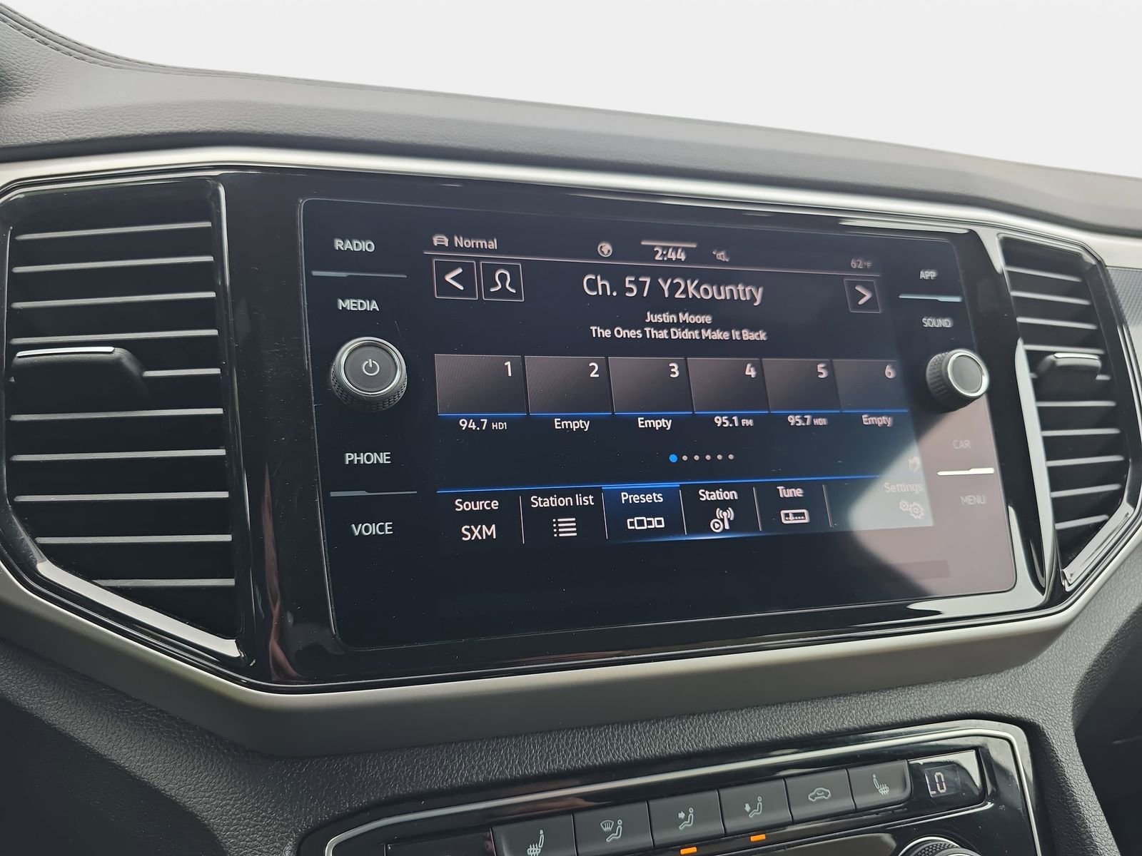 Used 2023 Volkswagen Atlas Cross Sport SE image 22