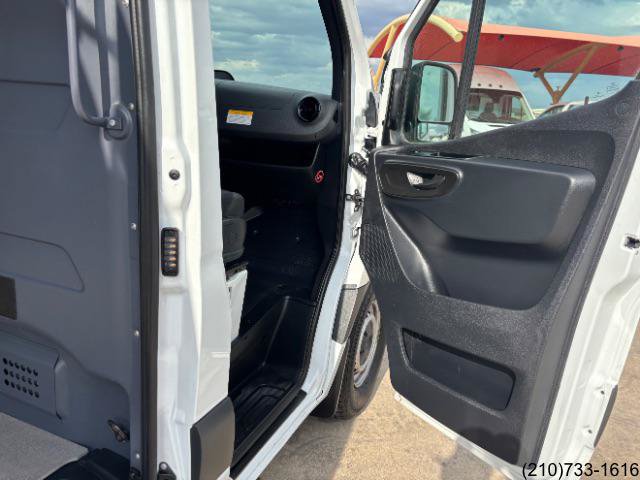 Used 2025 Mercedes-Benz Sprinter 2500 image 29