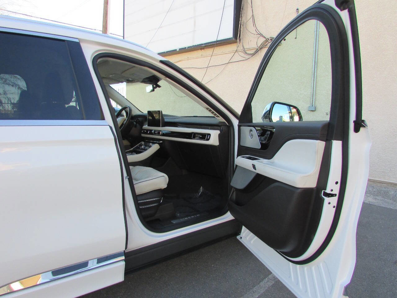 Used 2020 Lincoln Aviator Black Label Grand Touring w/ Class IV Trailer Tow Package image 14