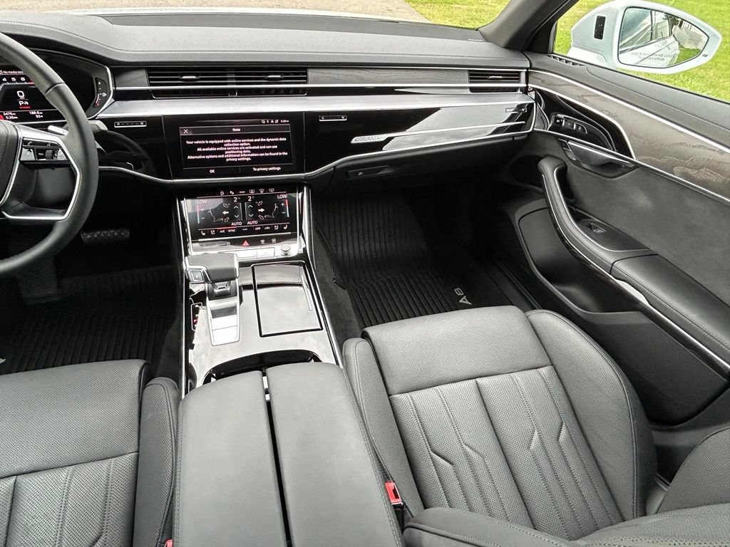 Used 2025 Audi A8 L 3.0T AWD/4WD image 11