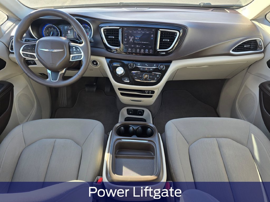 Used 2020 Chrysler Pacifica Touring w/ Tire & Wheel Group FWD image 10