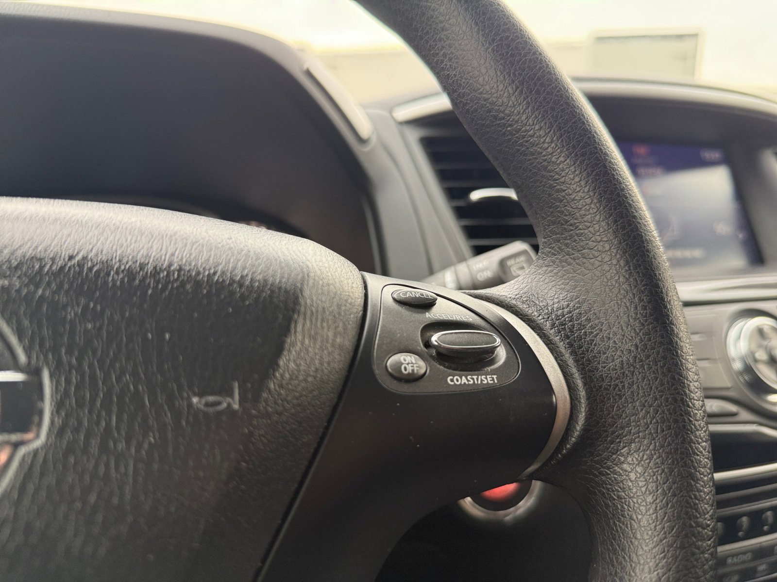 Used 2020 Nissan Pathfinder S image 15