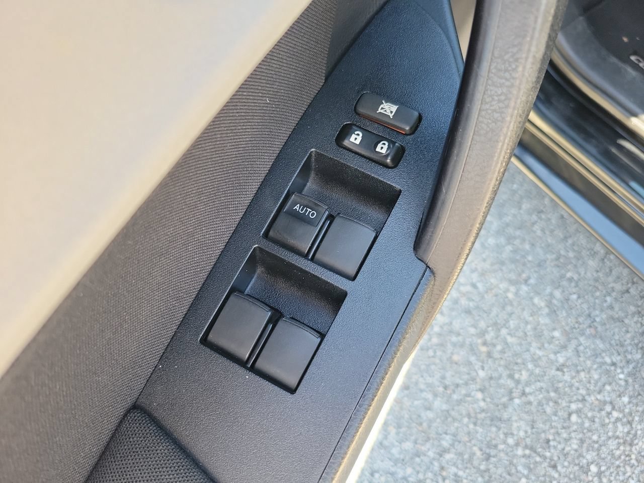 Used 2019 Toyota Corolla LE FWD image 14