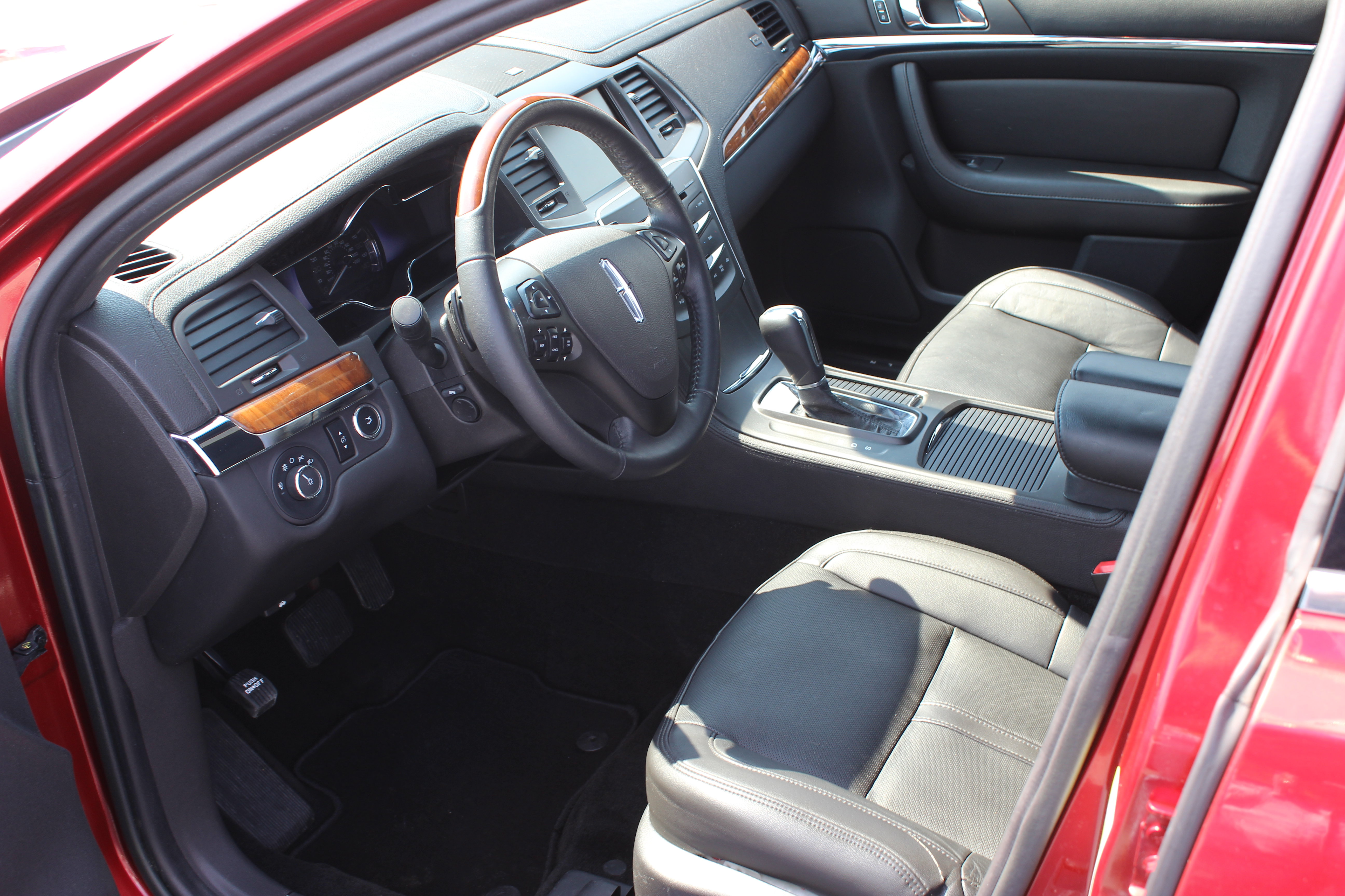 Used 2013 Lincoln MKS FWD image 21