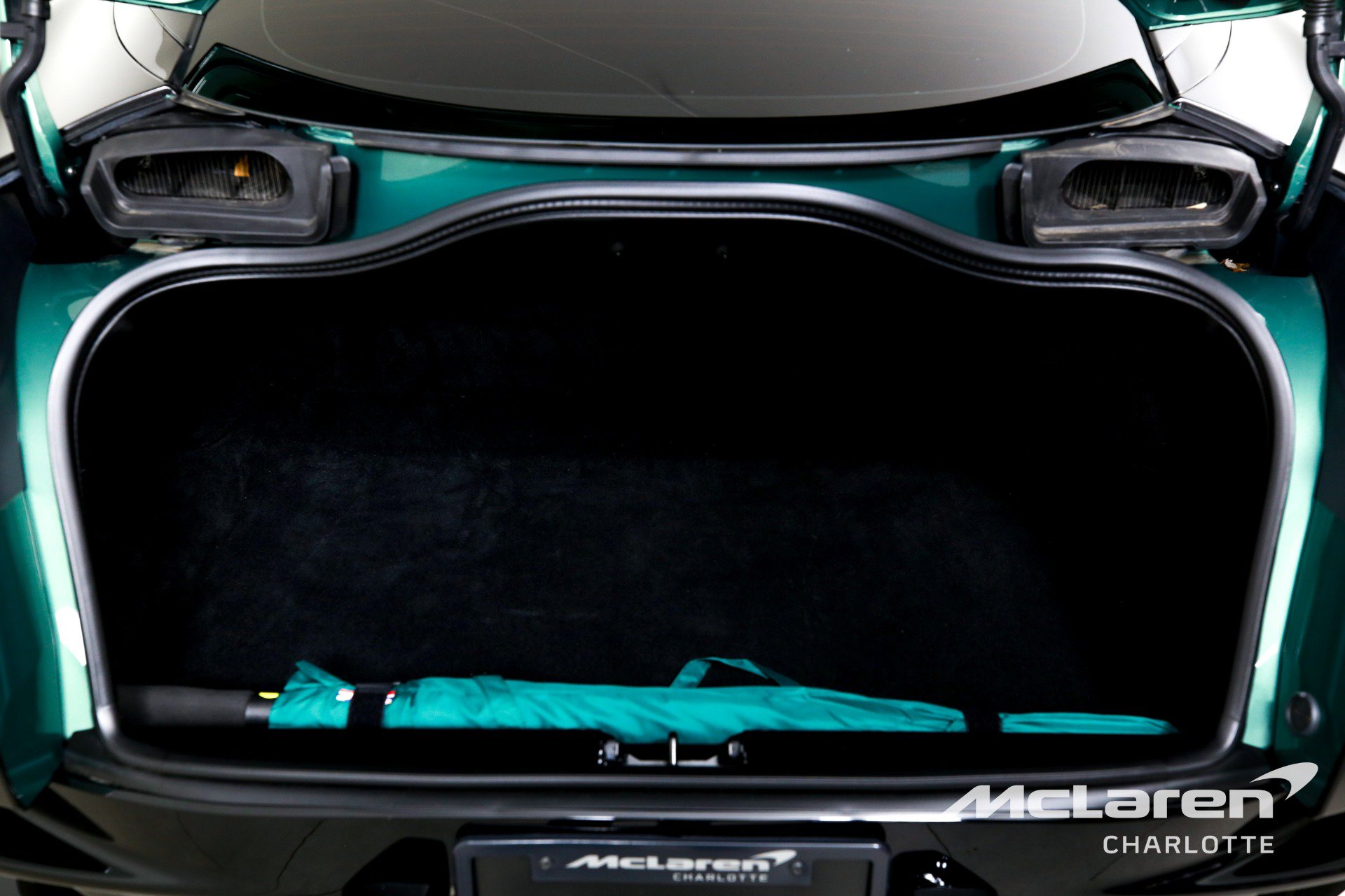 Used 2024 Aston Martin DB12 Coupe image 18