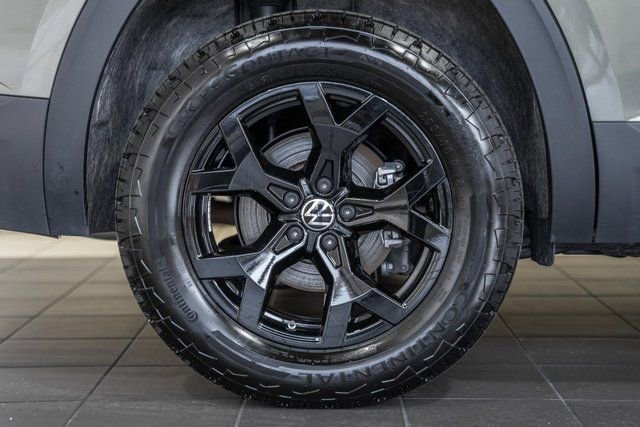 Used 2025 Volkswagen Atlas Peak Edition SE image 19