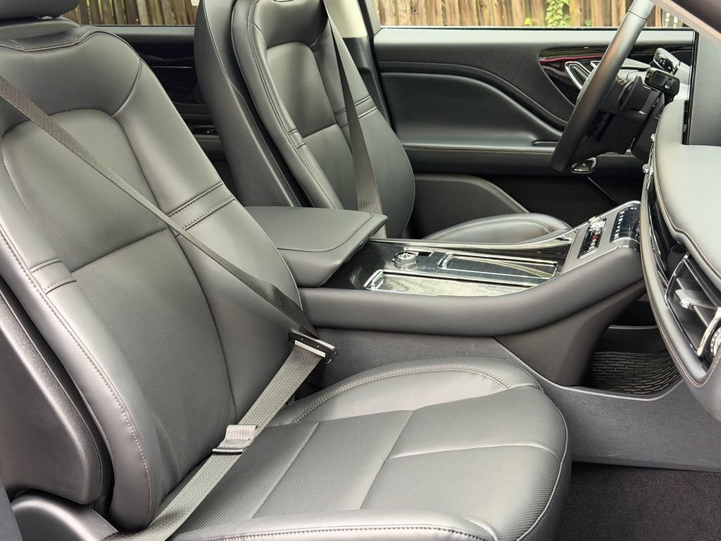 New 2026 Lincoln Aviator AWD image 19