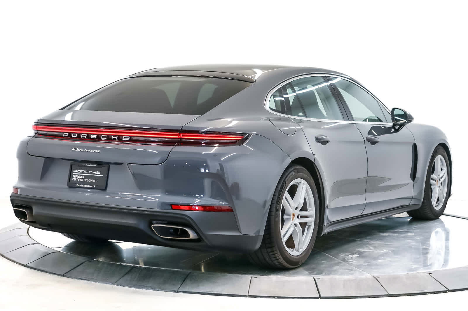 Certified 2025 Porsche Panamera RWD image 9
