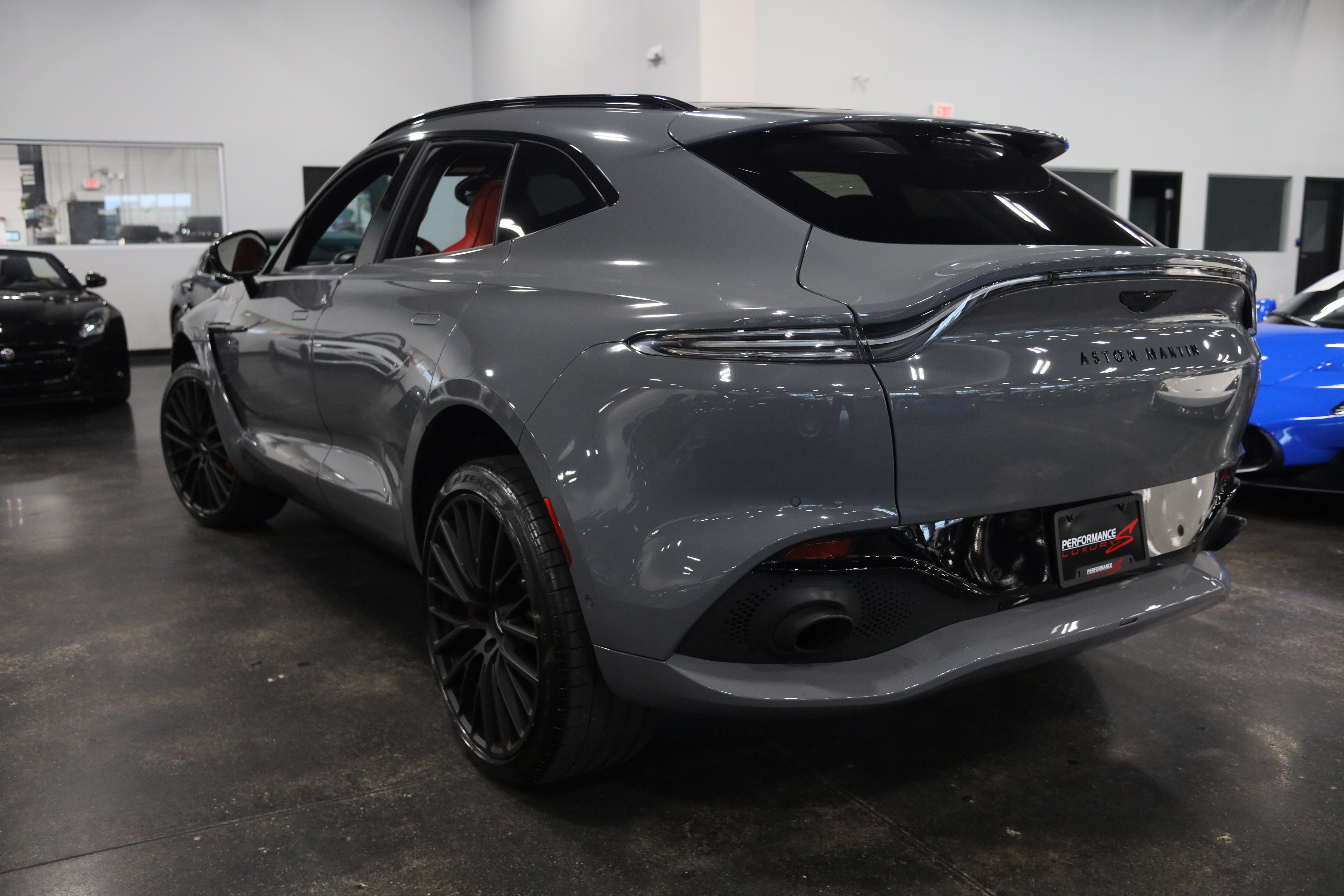 Used 2022 Aston Martin DBX AWD/4WD image 4