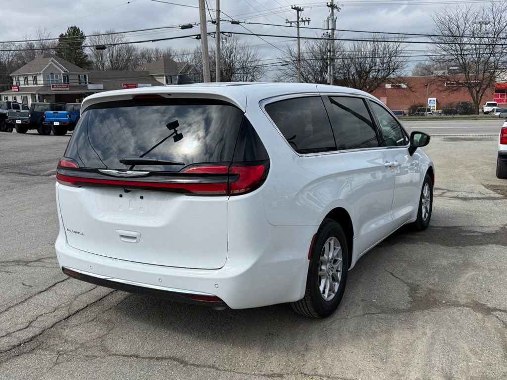 New 2026 Chrysler Pacifica Select image 6