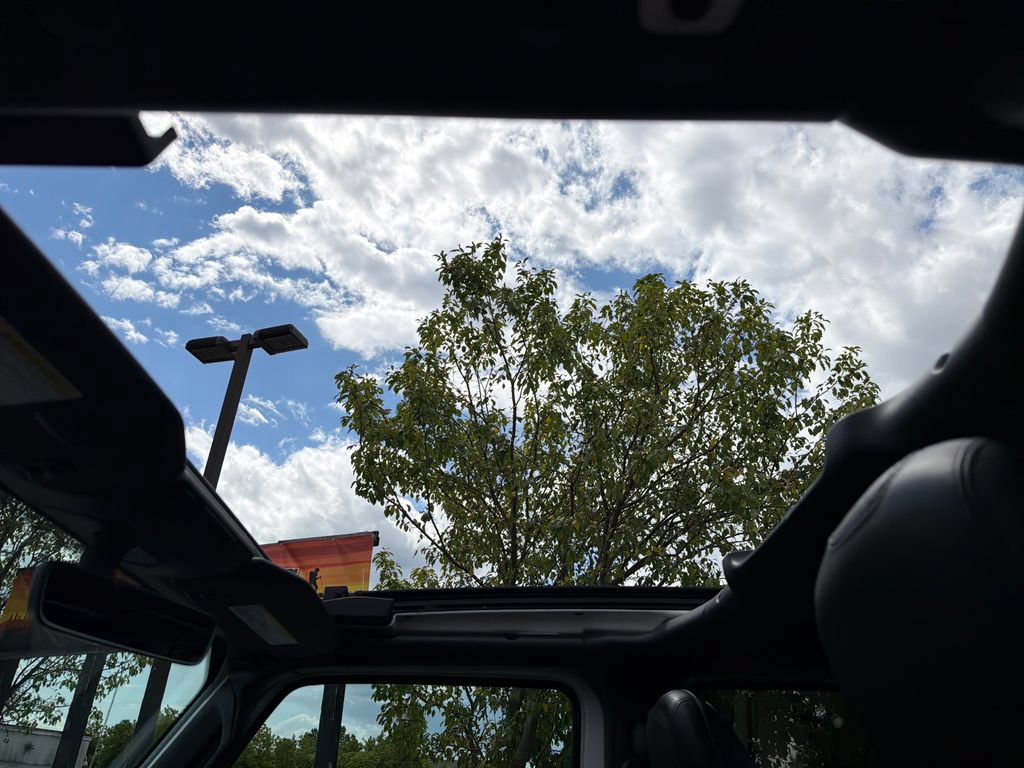 Used 2021 Jeep Wrangler Unlimited Sahara AWD/4WD image 54
