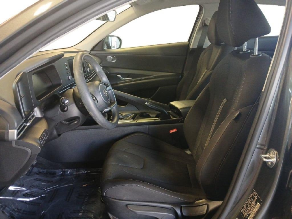 Used 2024 Hyundai Elantra SE FWD image 11