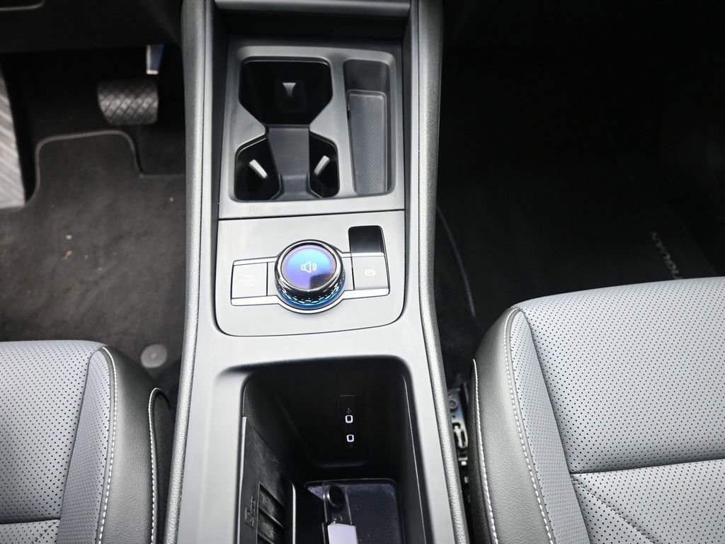 Used 2025 Volkswagen Tiguan SE image 13