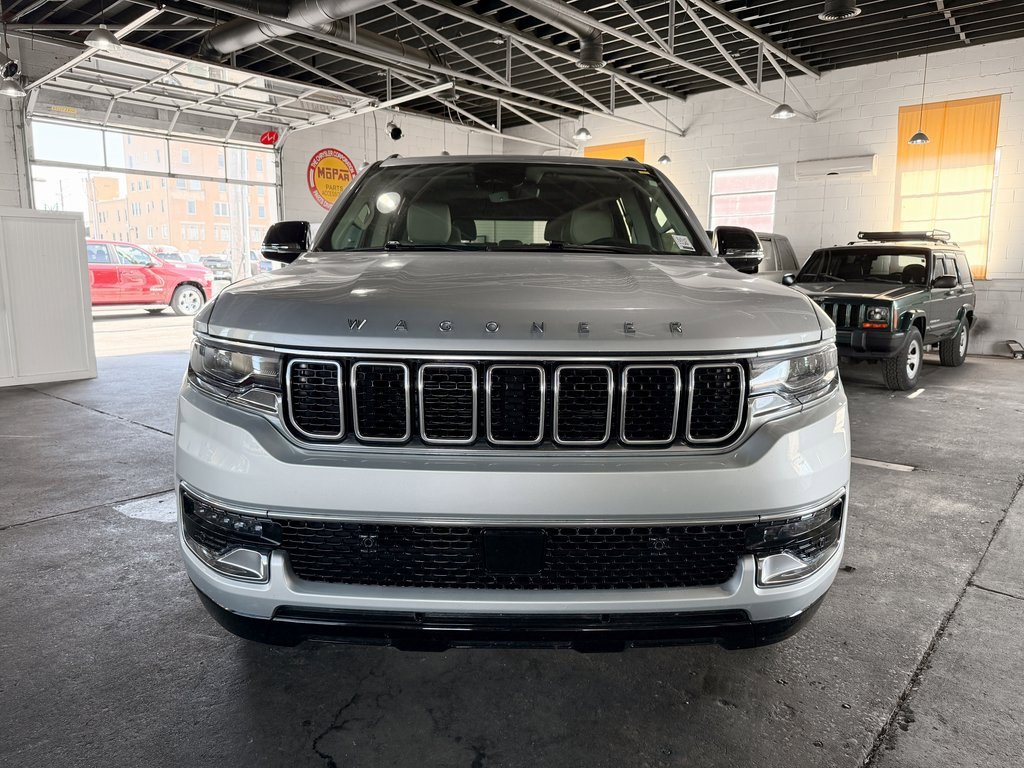 Used 2023 Jeep Wagoneer Base w/ Premium Group I image 10