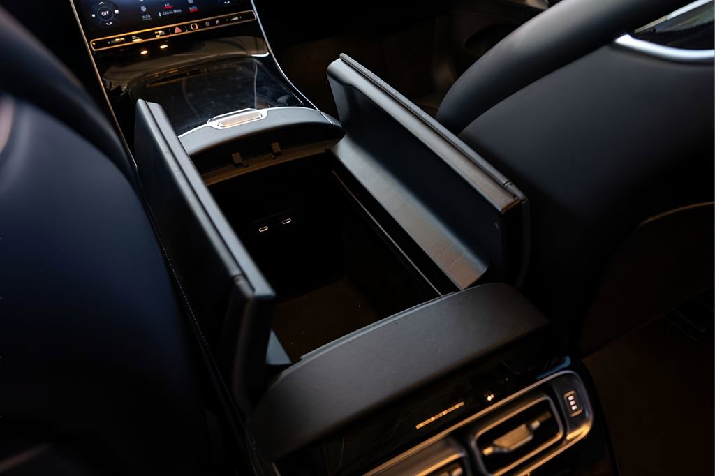 Used 2022 Mercedes-Benz S 580 4MATIC Sedan w/ AMG Line Package image 32