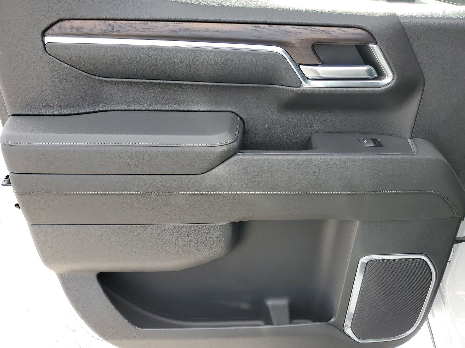 Used 2024 GMC Sierra 1500 SLT w/ SLT Premium Plus Package image 9