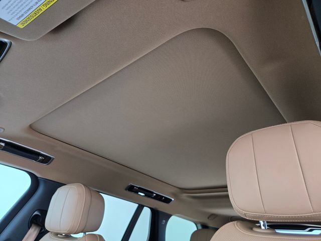 Used 2023 Land Rover Range Rover SE AWD/4WD image 3