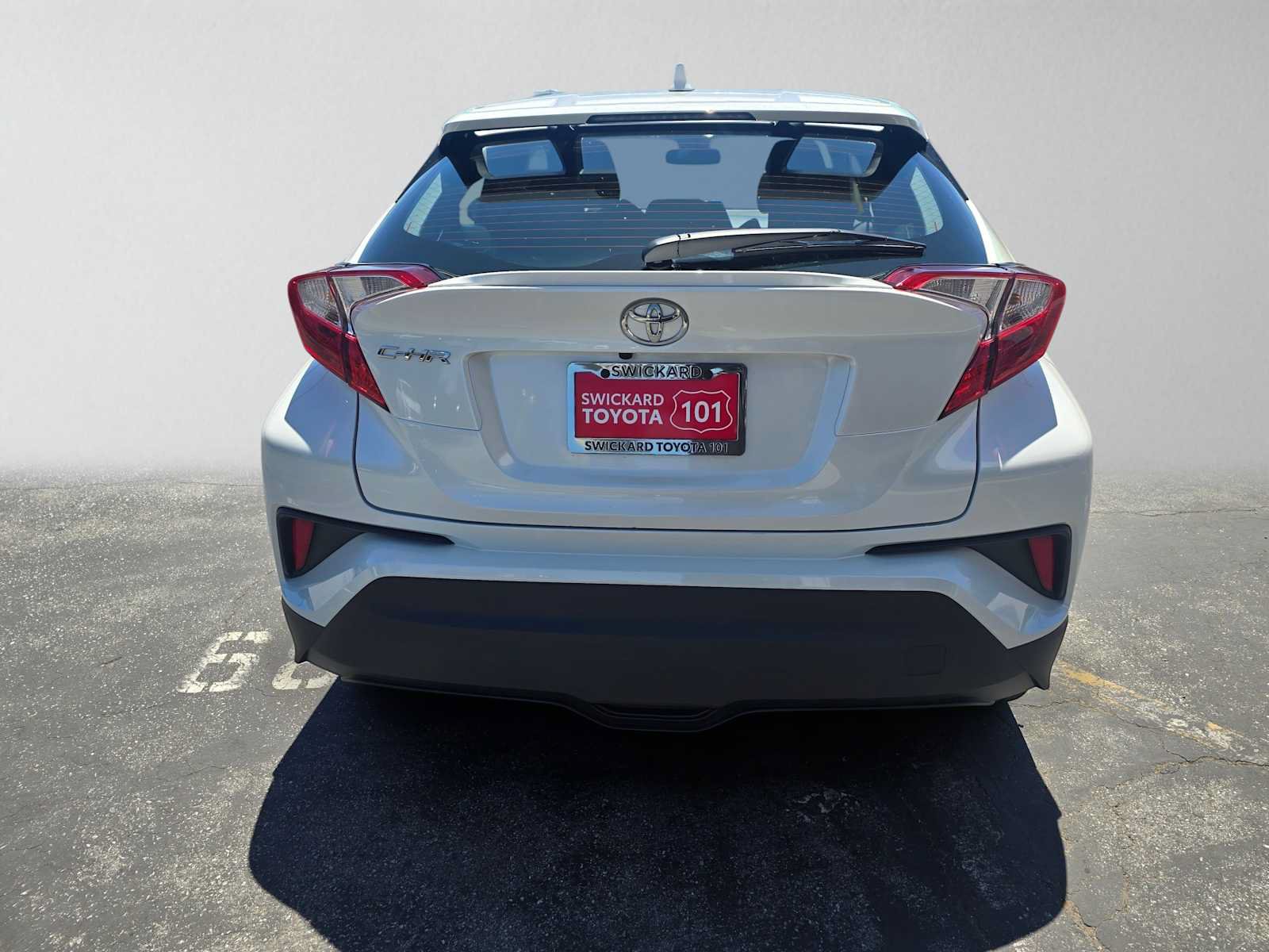 Used 2022 Toyota C-HR XLE FWD image 4