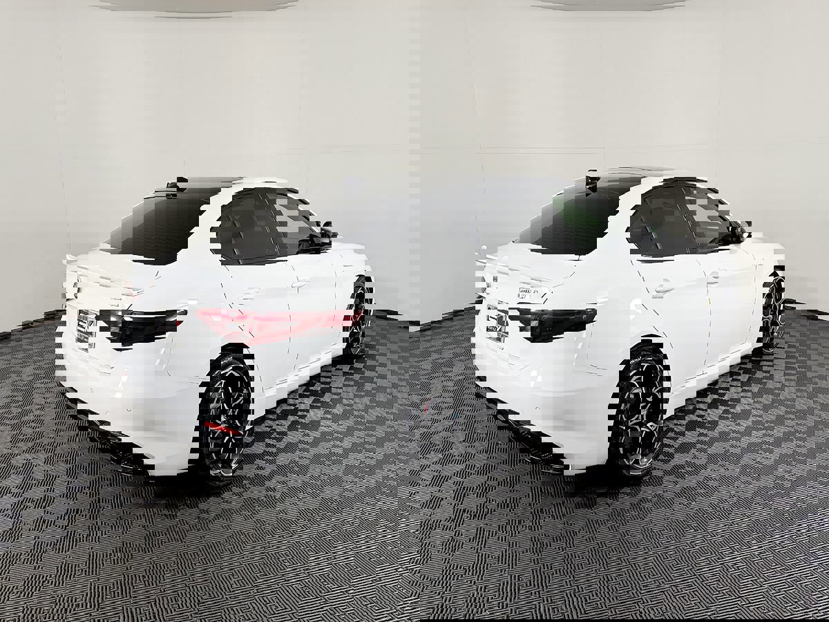 Used 2022 Alfa Romeo Giulia Veloce image 7