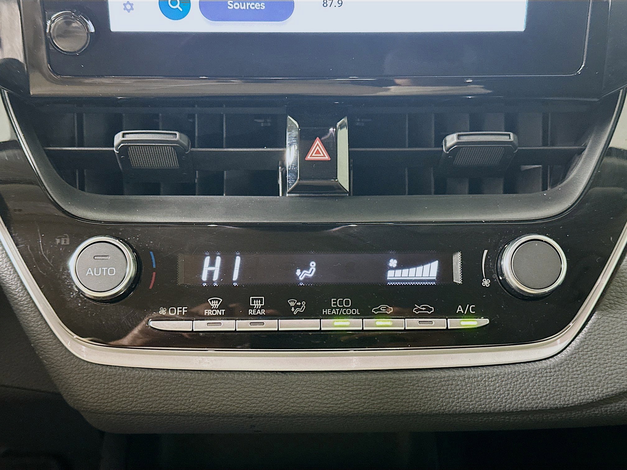 Used 2025 Toyota Corolla LE image 22