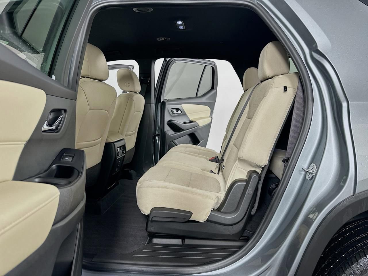 Used 2023 Chevrolet Traverse LS image 30