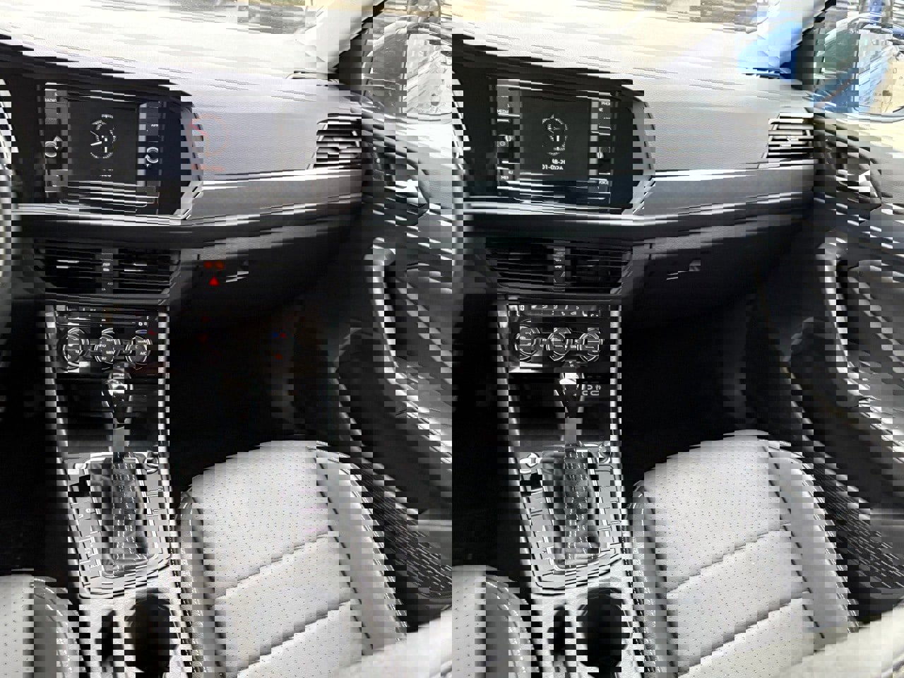 Used 2024 Volkswagen Jetta SE image 15