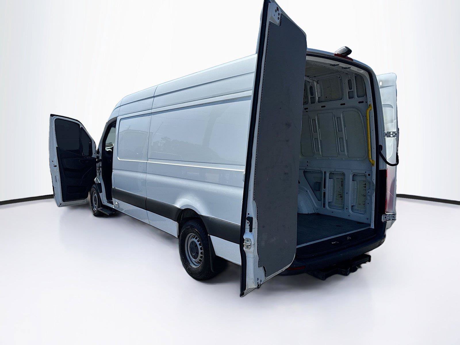 Used 2020 Mercedes-Benz Sprinter 2500 w/ Driver Convenience Package image 33
