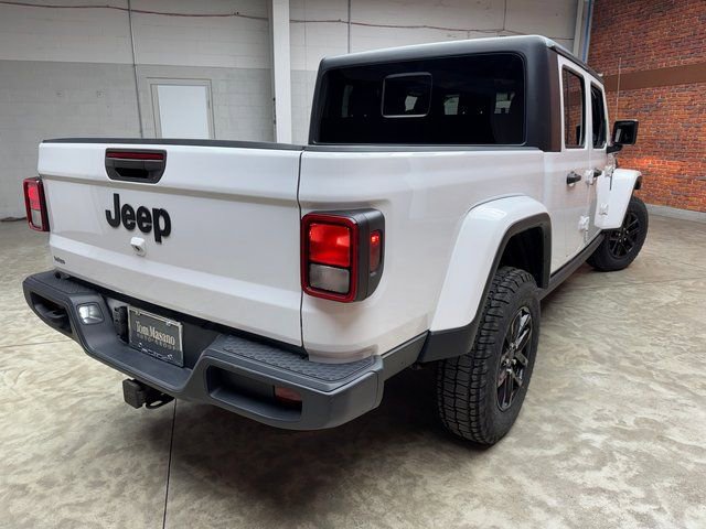 Used 2022 Jeep Gladiator Sport AWD/4WD image 4