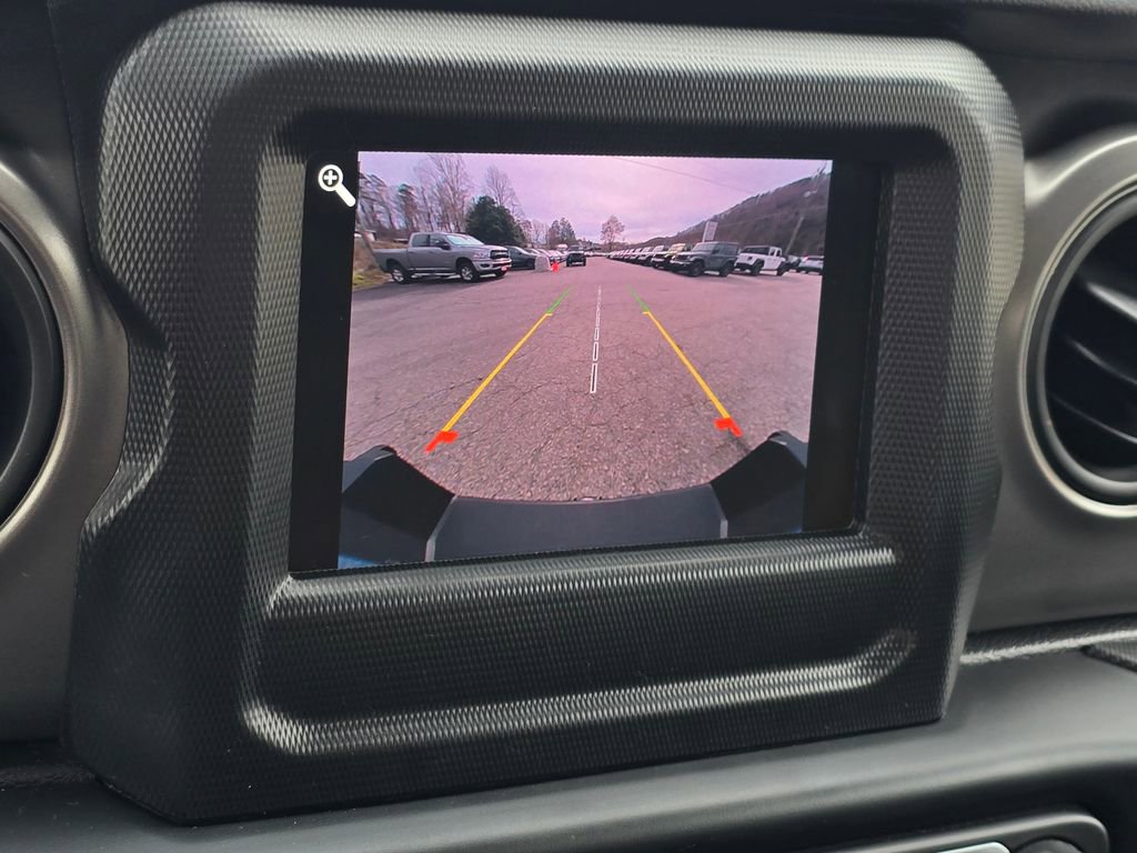 Used 2023 Jeep Gladiator Sport image 10