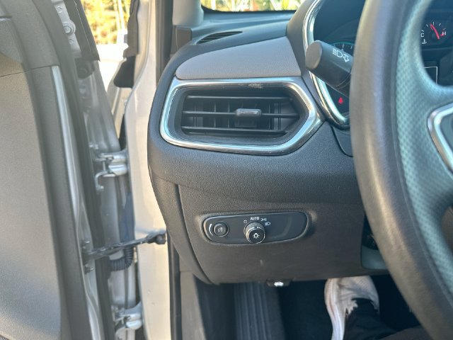 Used 2021 Chevrolet Equinox LS FWD image 28