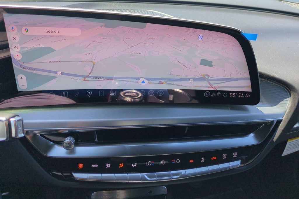 New 2026 Cadillac Lyriq Luxury AWD/4WD image 9