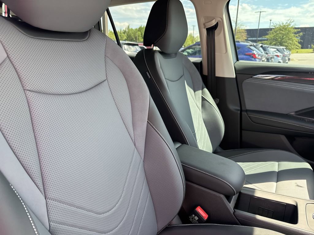 New 2025 Volkswagen Tiguan SE image 19