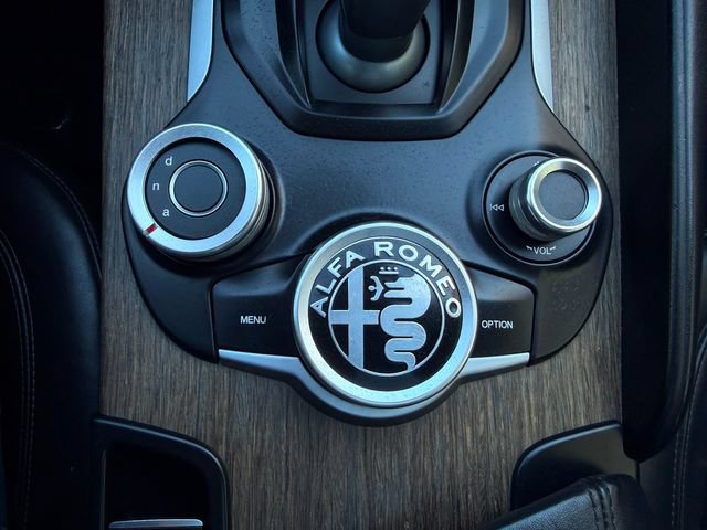 Used 2017 Alfa Romeo Giulia Ti w/ TI Lusso Package AWD/4WD image 10
