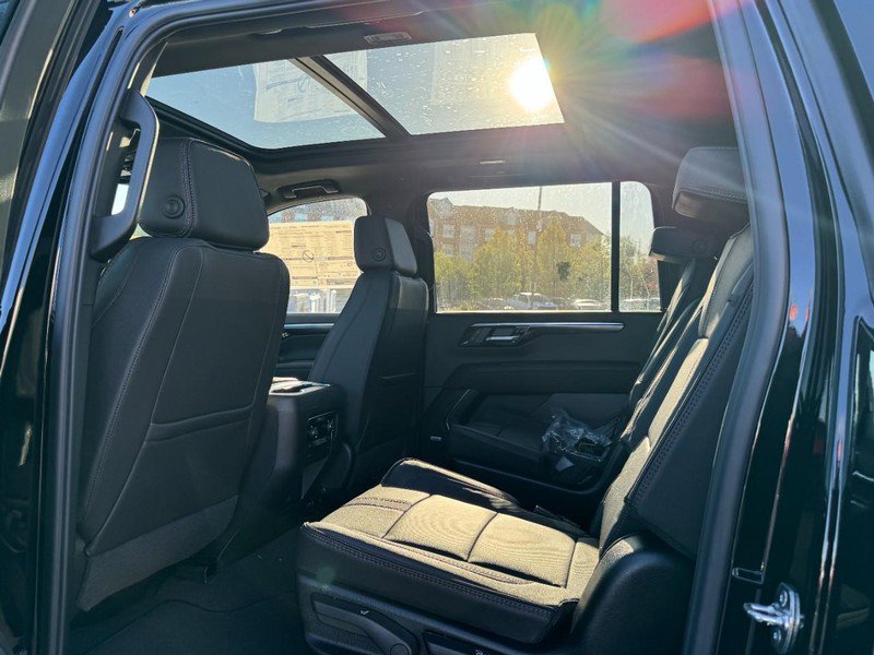 New 2026 Chevrolet Suburban RST image 38