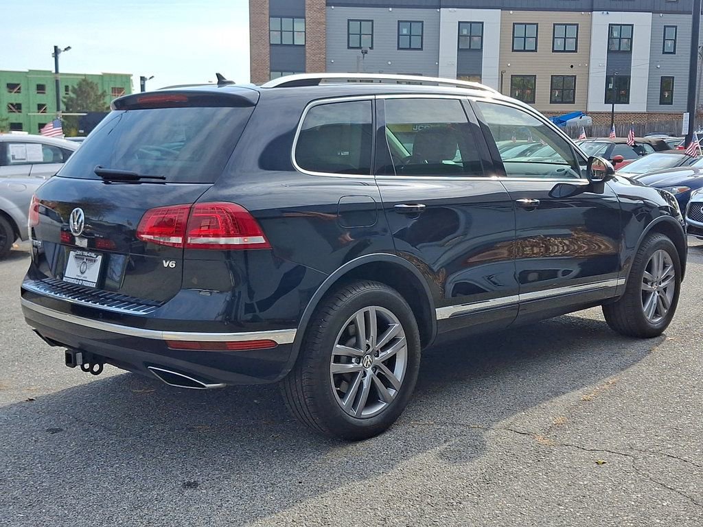 Used 2016 Volkswagen Touareg Sport image 4