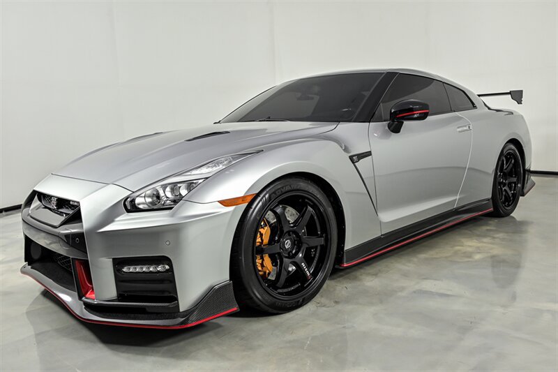 Used 2017 Nissan GT-R NISMO AWD/4WD image 13